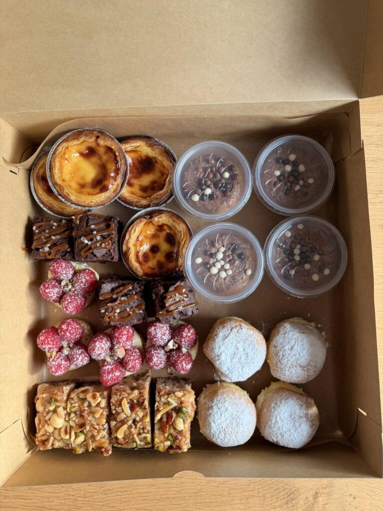 dessertdoosje desserts huisgemaakt homemade dekoekedoze koekedoze heule kortrijk tearoom koffiebar afhaal